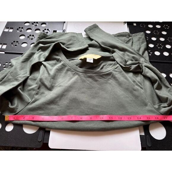 🔵 5 for $25 ROEBECK & CO women’s army green long sleeve knot top - Picture 4 of 5